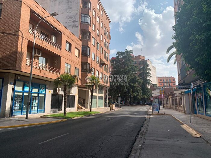 Casas en venta y pisos alquiler - 1