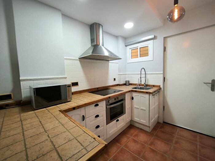 Casas en venta y pisos alquiler - 1