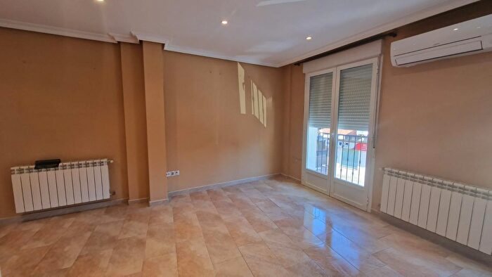 Casas en venta y pisos alquiler - 1