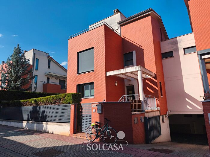 Casas en venta y pisos alquiler - 1