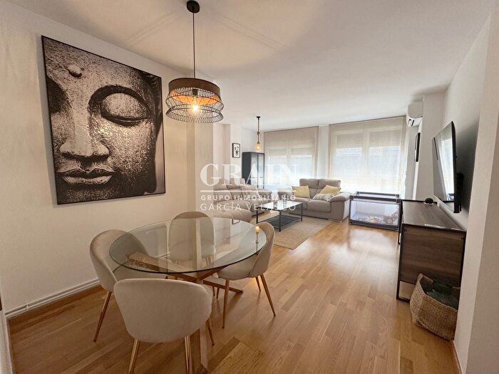Casas en venta y pisos alquiler - 1