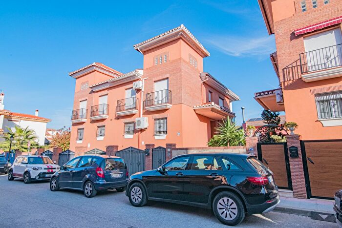 Casa en venta en Purchil, Vegas del Genil de 5 habitaciones