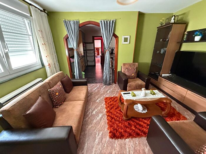 Casas en venta y pisos alquiler - 1