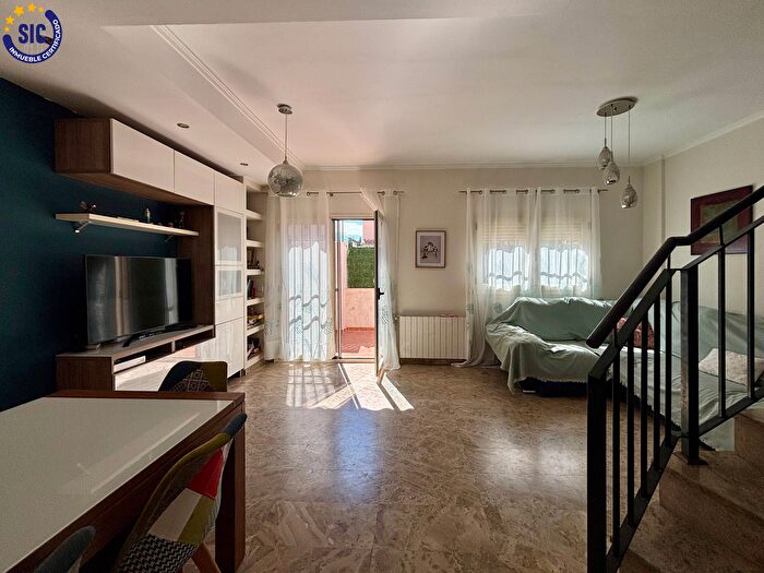 Casas en venta y pisos alquiler - 1