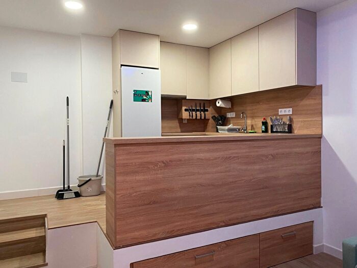 Casas en venta y pisos alquiler - 3