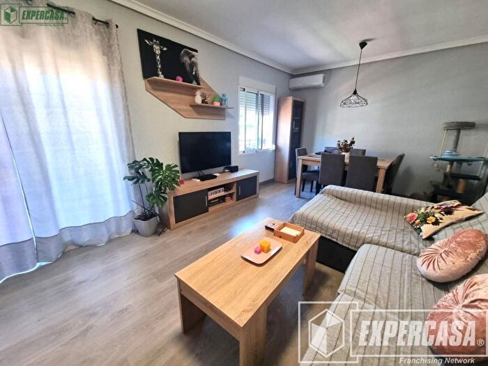 Casas en venta y pisos alquiler - 1