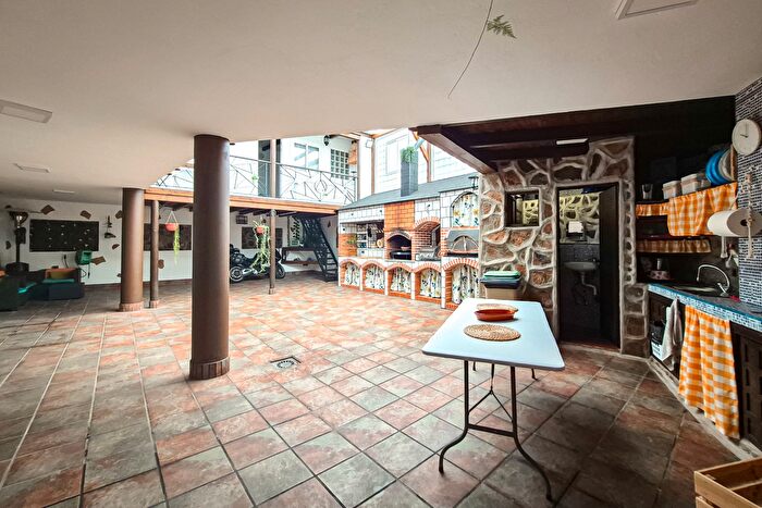 Casas en venta y pisos alquiler - 2
