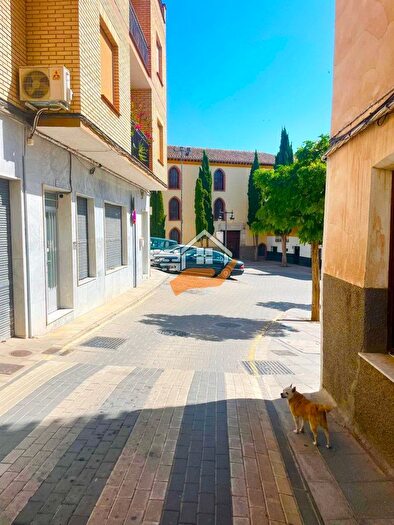 Casas en venta y pisos alquiler - 1
