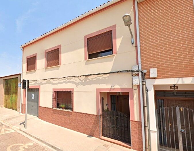 Casas en venta y pisos alquiler - 1