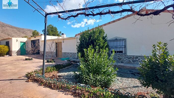Casa en alquiler en Tobarra, Albacete de 4 habitaciones