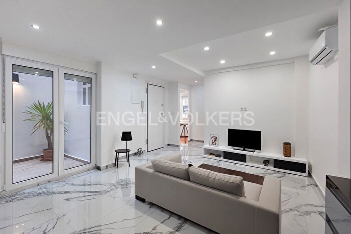 Casas en venta y pisos alquiler - 1