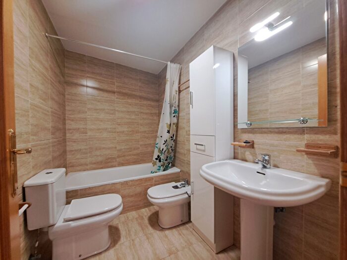 Casas en venta y pisos alquiler - 3
