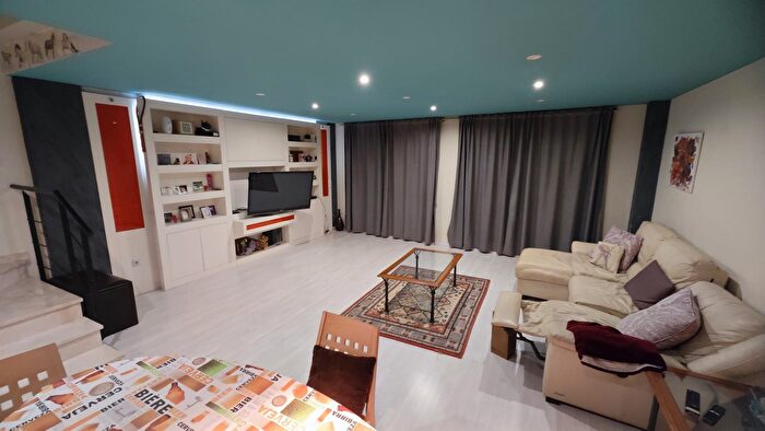 Casas en venta y pisos alquiler - 3