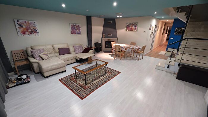 Casas en venta y pisos alquiler - 2