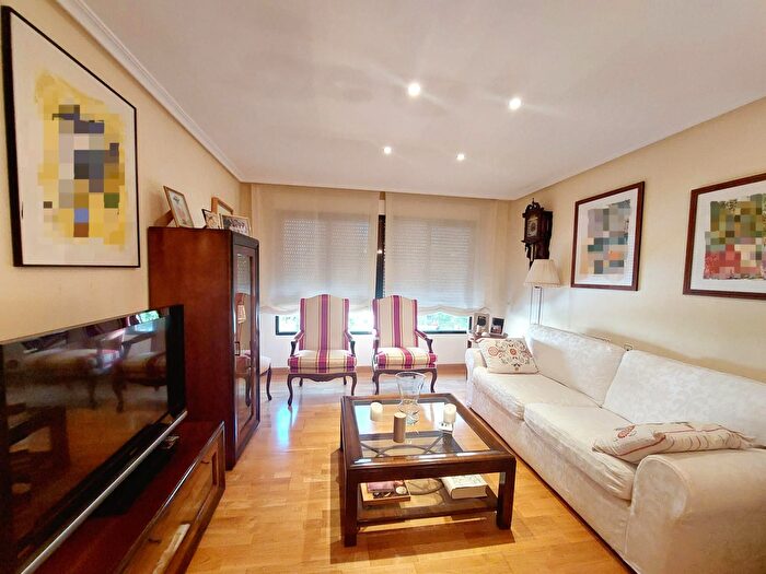 Casas en venta y pisos alquiler - 1