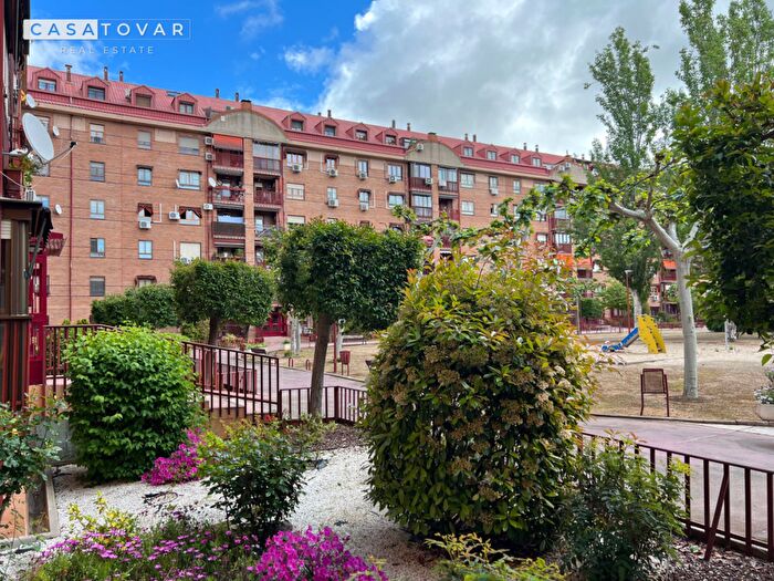 Casas en venta y pisos alquiler - 1