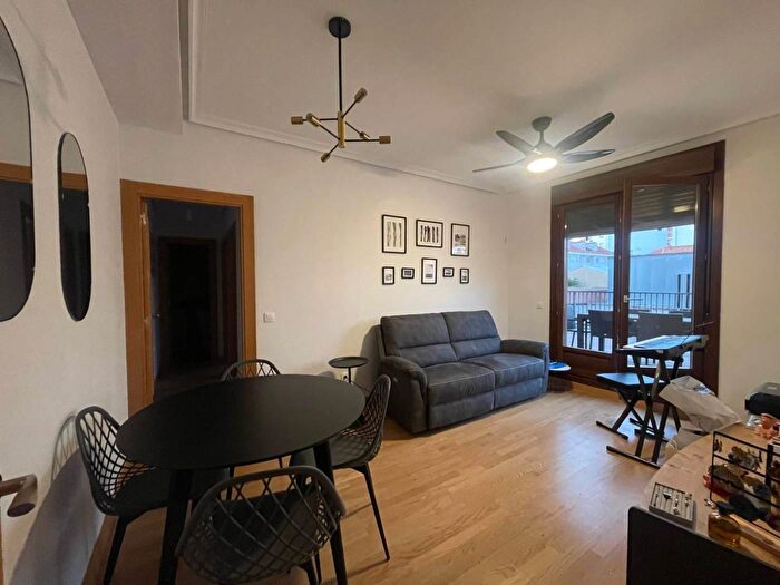Casas en venta y pisos alquiler - 1