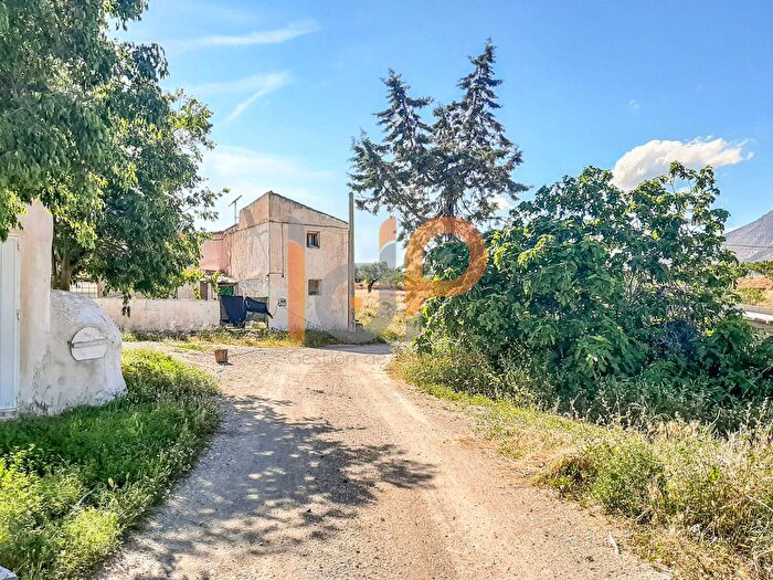 Casa en venta en Pedanías Centro, Humbrías de 3 habitaciones