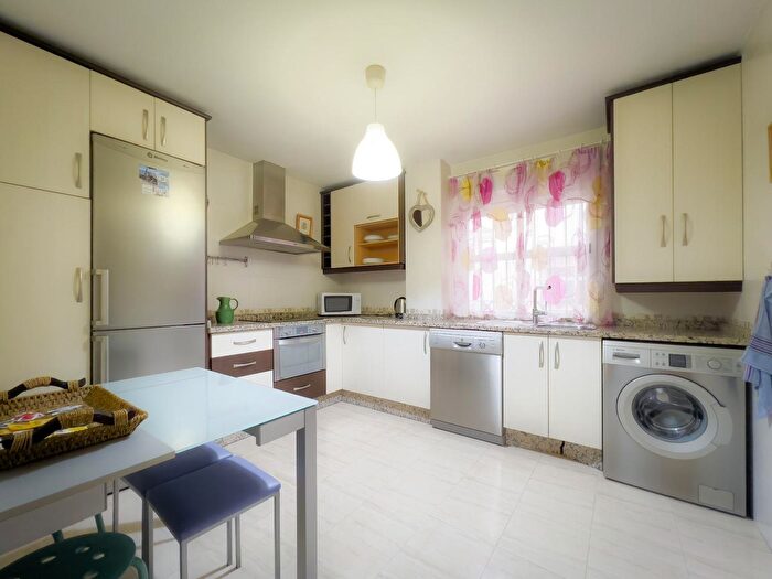 Casas en venta y pisos alquiler - 3