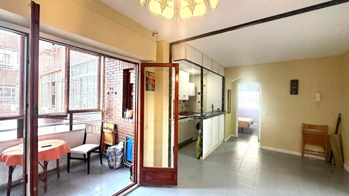 Casas en venta y pisos alquiler - 1