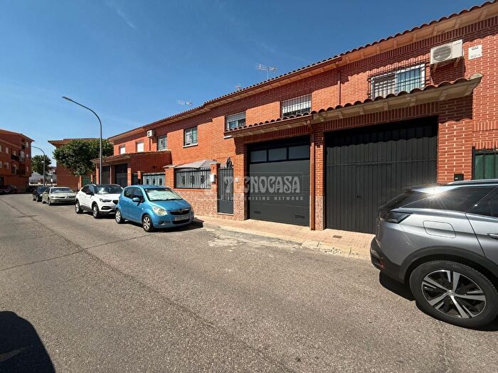 Casas en venta y pisos alquiler - 1