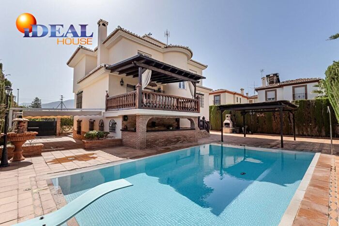 Casa en venta en Gójar, Granada de 6 habitaciones