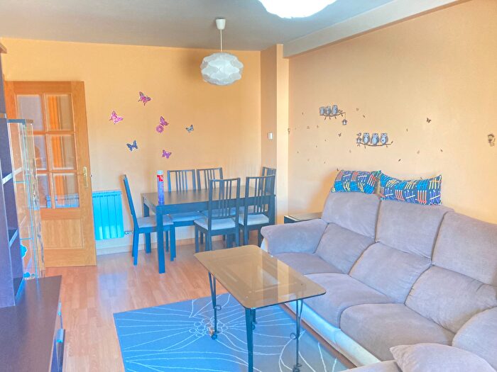 Casas en venta y pisos alquiler - 3