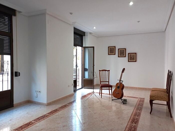 Casas en venta y pisos alquiler - 3