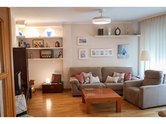 Casas en venta y pisos alquiler - 3