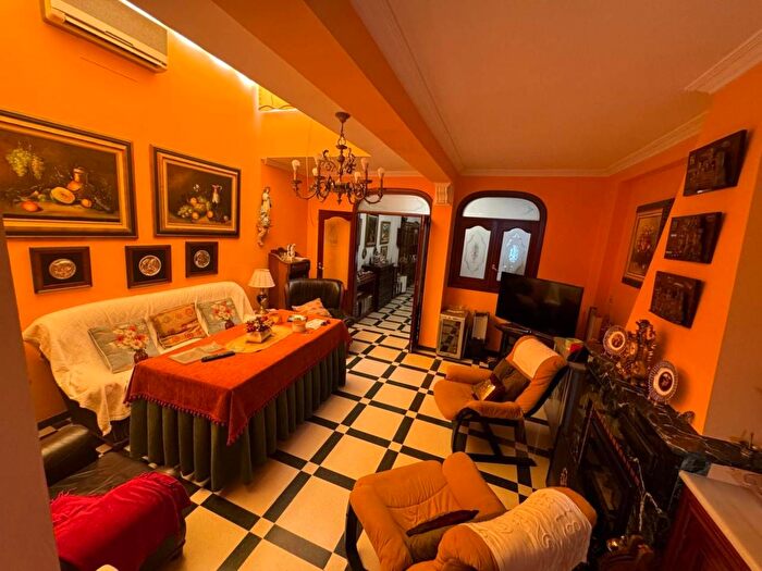 Casas en venta y pisos alquiler - 1