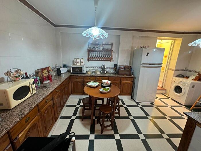 Casas en venta y pisos alquiler - 3