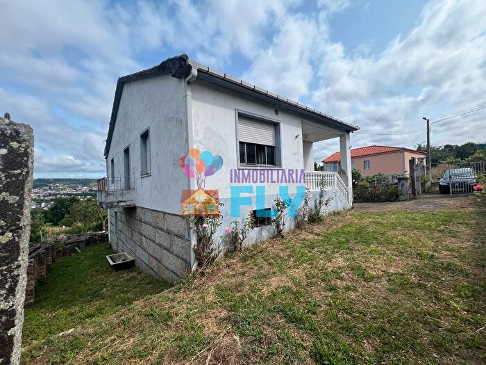 Casa en venta en As Lagoas, Ourense Capital de 3 habitaciones