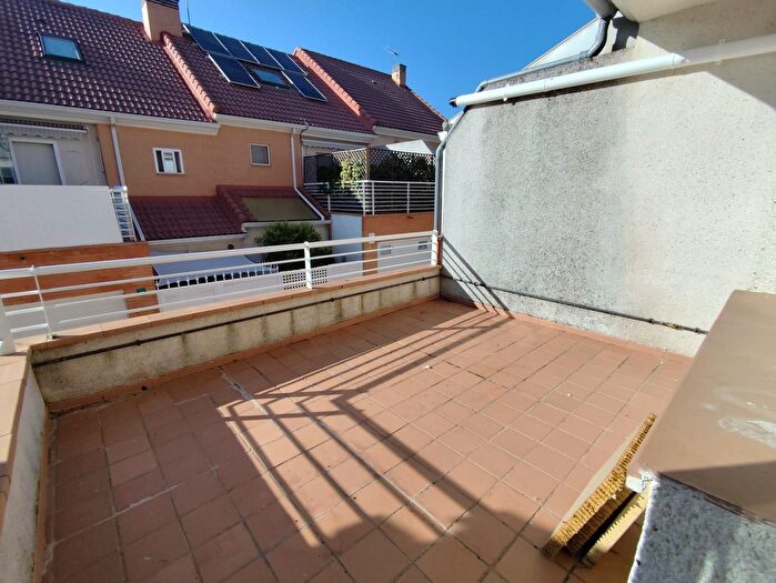 Casas en venta y pisos alquiler - 3