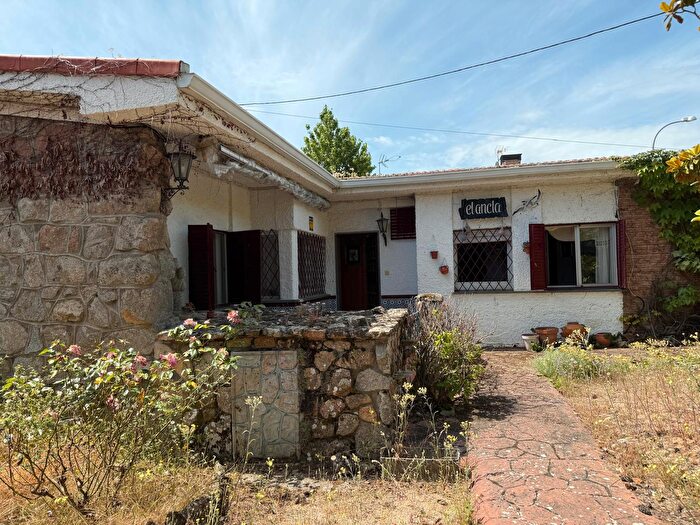 Casas en venta y pisos alquiler - 1