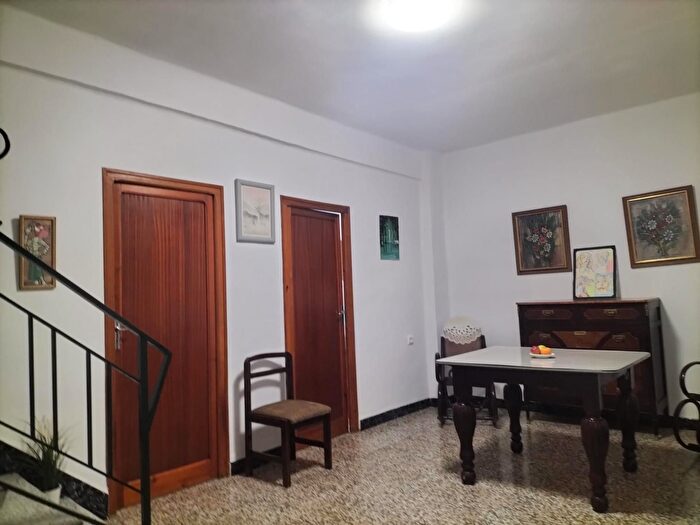 Casas en venta y pisos alquiler - 3