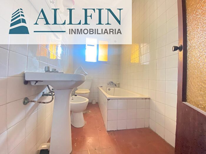 Casas en venta y pisos alquiler - 3
