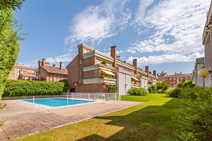 Casas en venta y pisos alquiler - 1