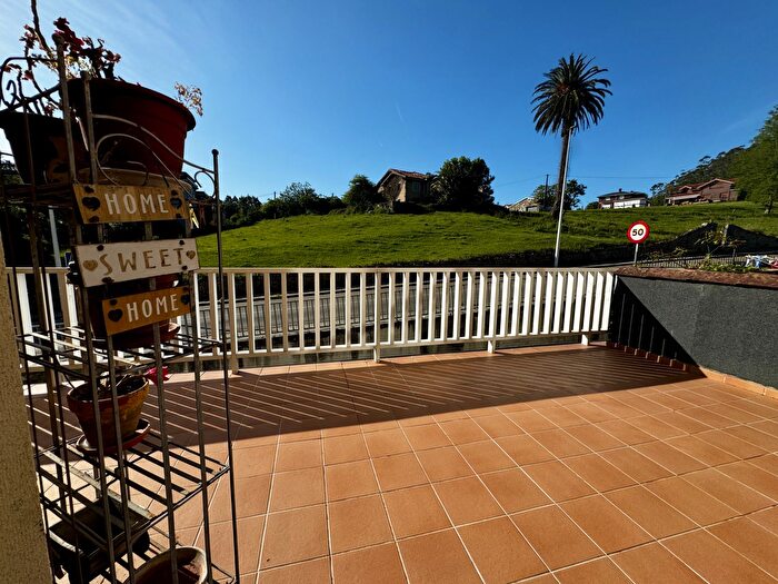 Piso en venta en Riotuerto, Cantabria de 3 habitaciones
