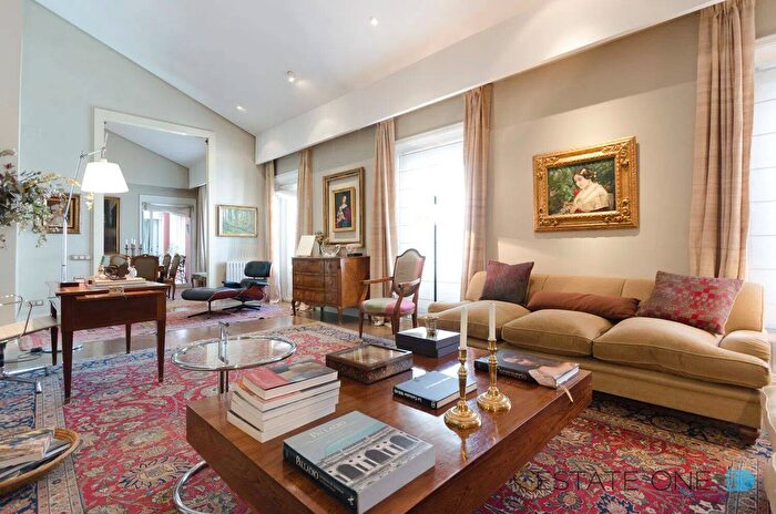 Piso en venta en Comunidad de Madrid, Madrid de 5 habitaciones