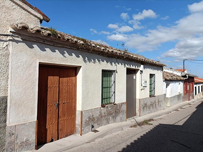 Casas en venta y pisos alquiler - 1