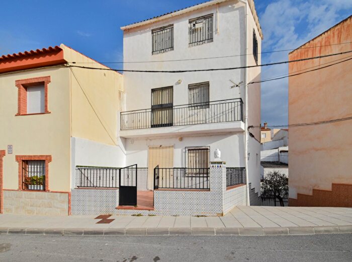 Casas en venta y pisos alquiler - 3