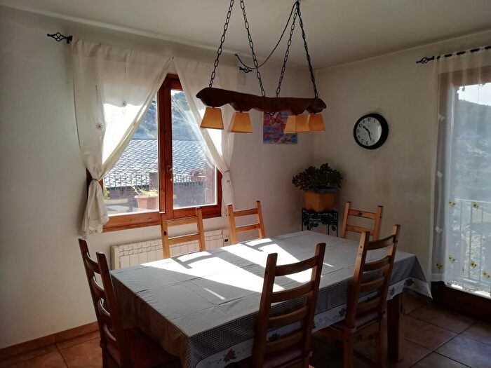 Casas en venta y pisos alquiler - 3