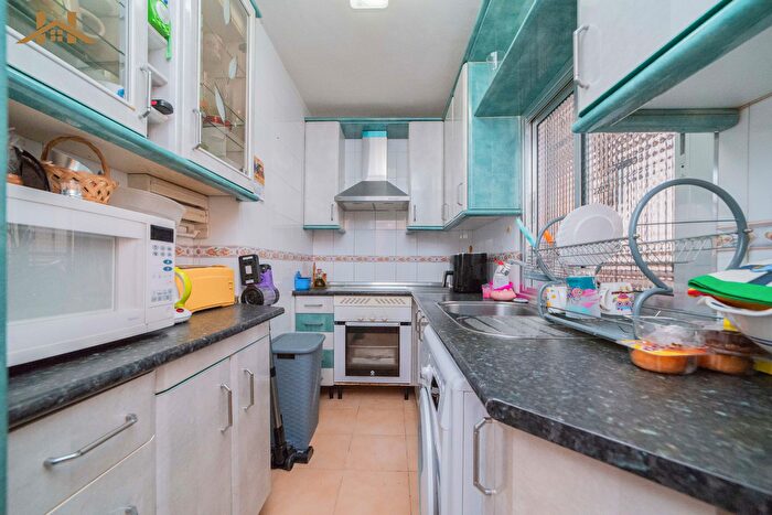 Casas en venta y pisos alquiler - 3