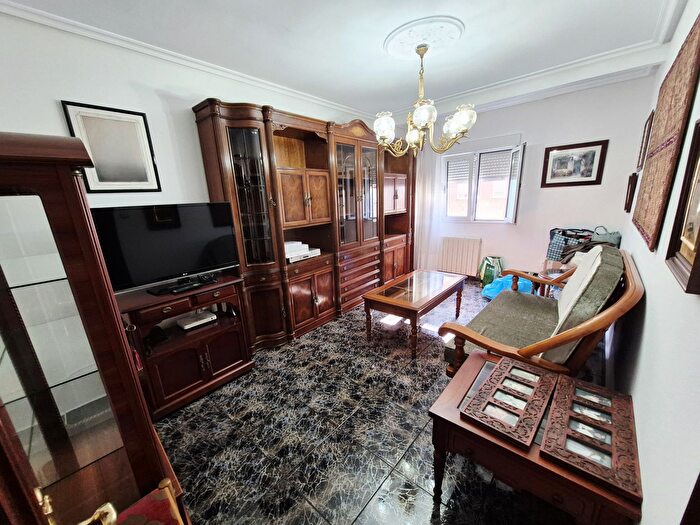 Casas en venta y pisos alquiler - 3