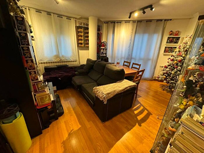 Casas en venta y pisos alquiler - 1