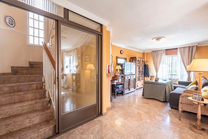 Casas en venta y pisos alquiler - 3