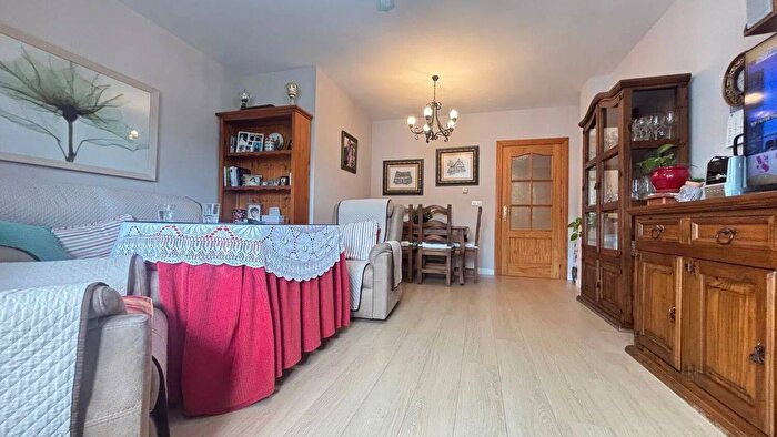 Casas en venta y pisos alquiler - 2
