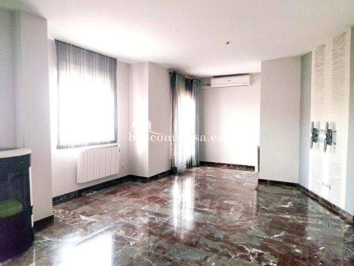 Casas en venta y pisos alquiler - 1
