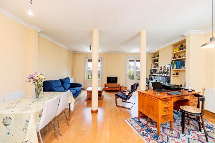 Casas en venta y pisos alquiler - 3