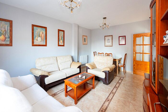 Casas en venta y pisos alquiler - 2
